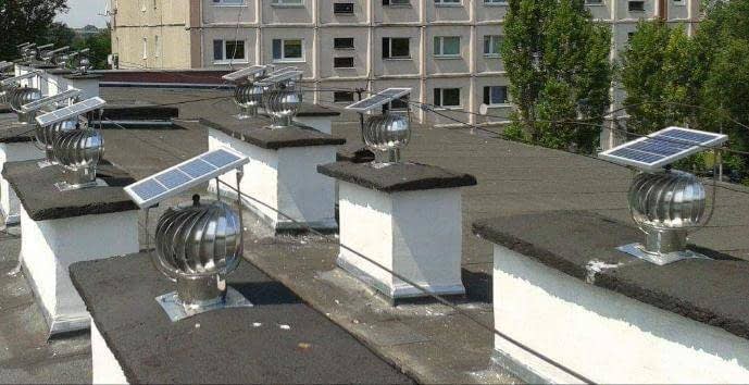 Extractores eólicos giratorios "Turbovent" con panel solar para baños